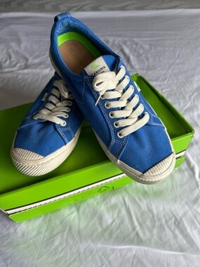 Cariuma Blue Canvas Sneakers Women’s 10 Men’s 8.5 Lace Up Casual Shoes